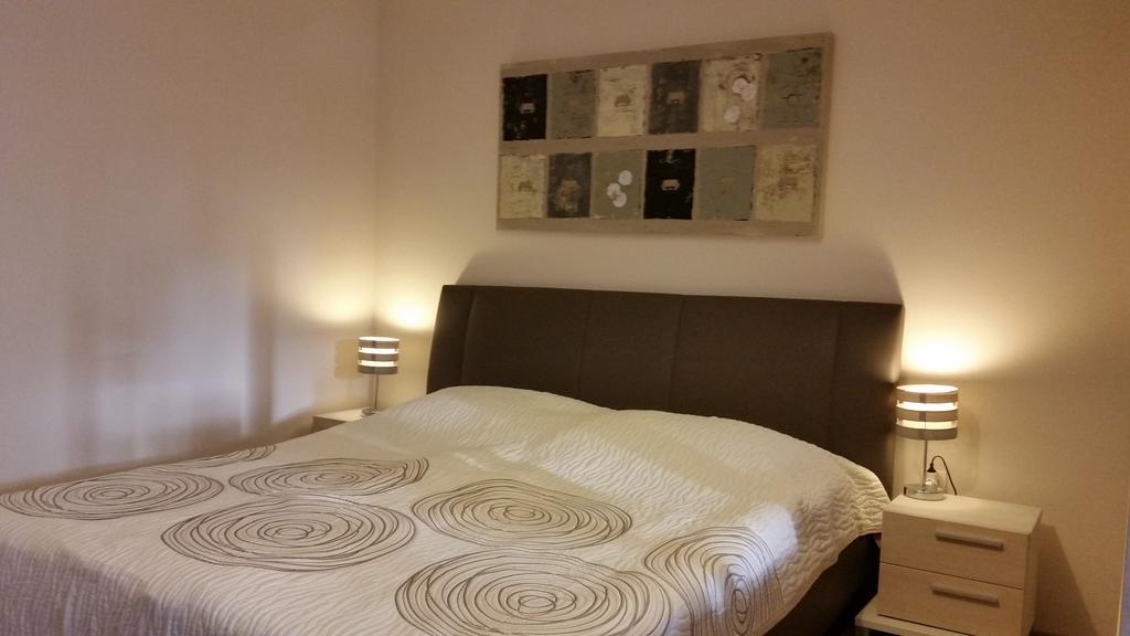 Eleven Apartment *