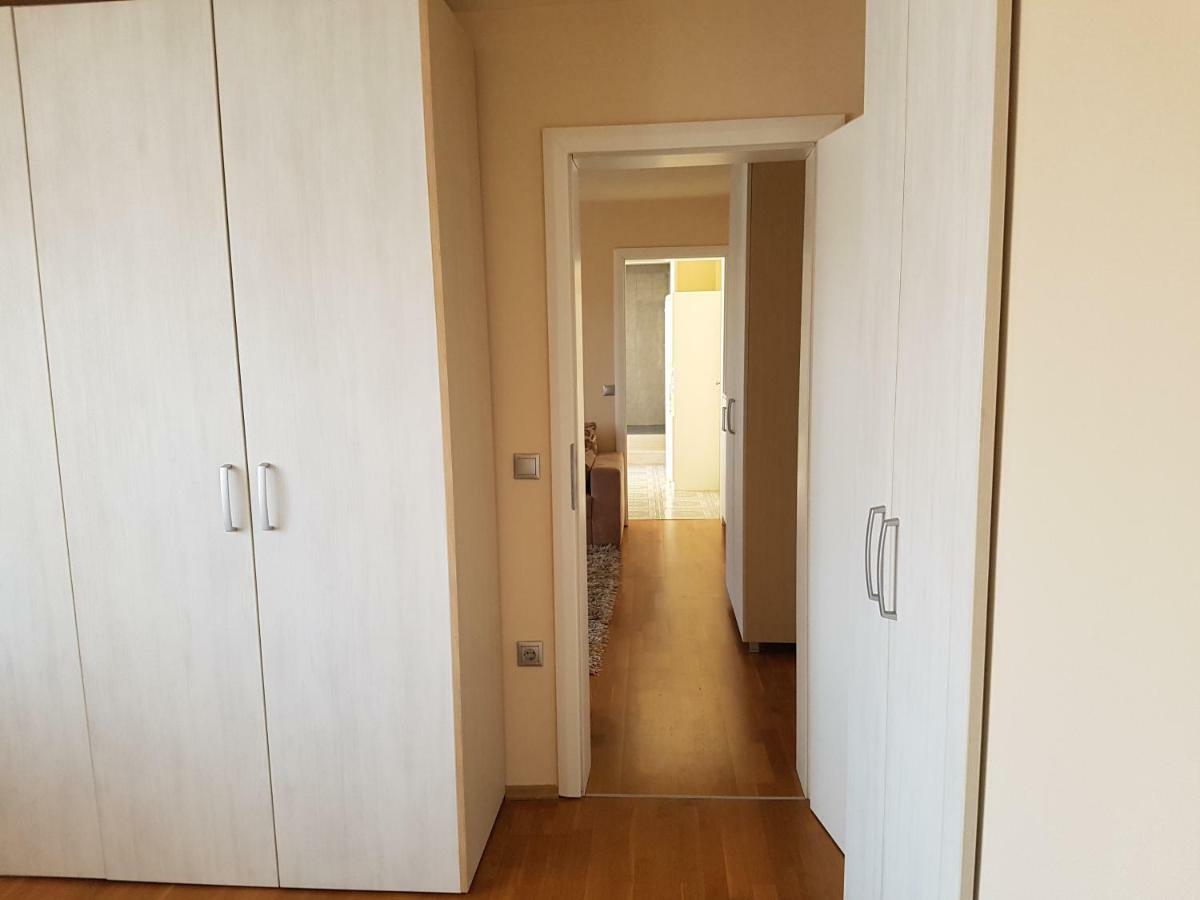 Eleven Apartment *