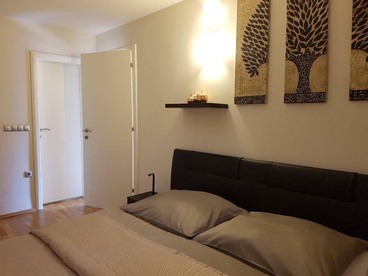 Apartment Eleven