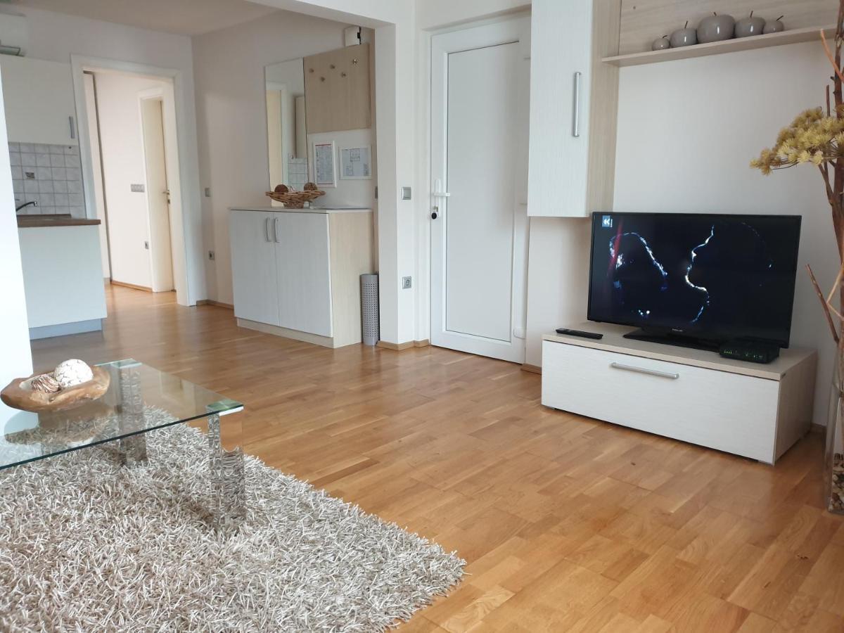Apartment Eleven