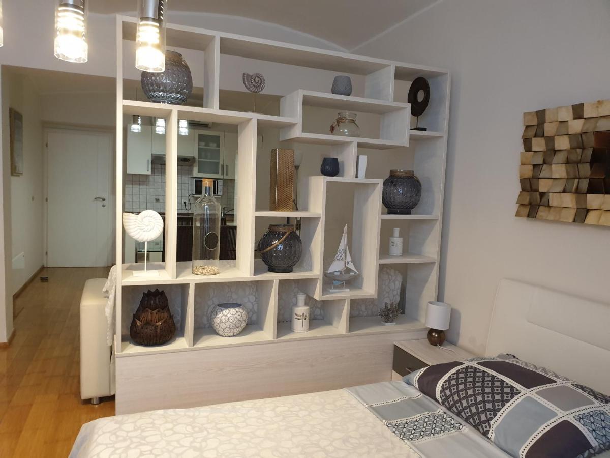 Apartment Eleven