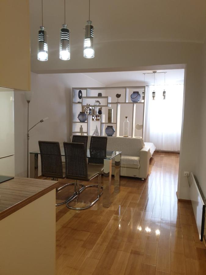 Apartment Eleven